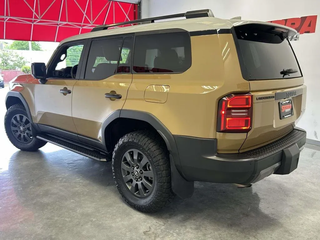 2024 Toyota Land Cruiser Base thumbnail 5