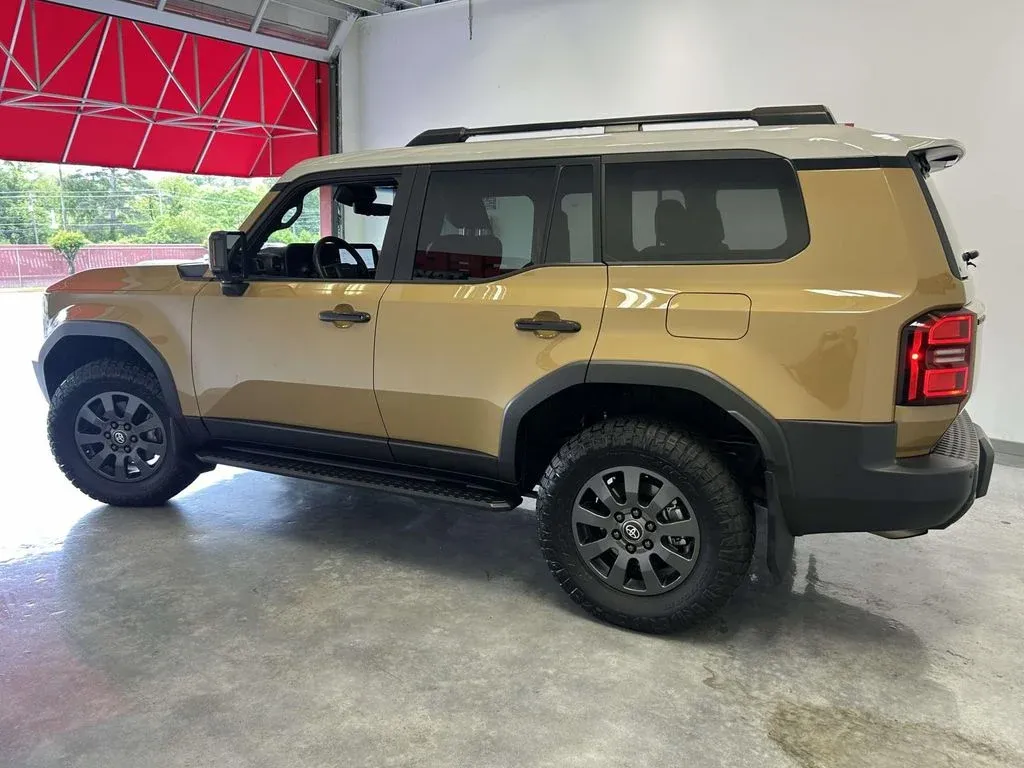 2024 Toyota Land Cruiser Base thumbnail 6