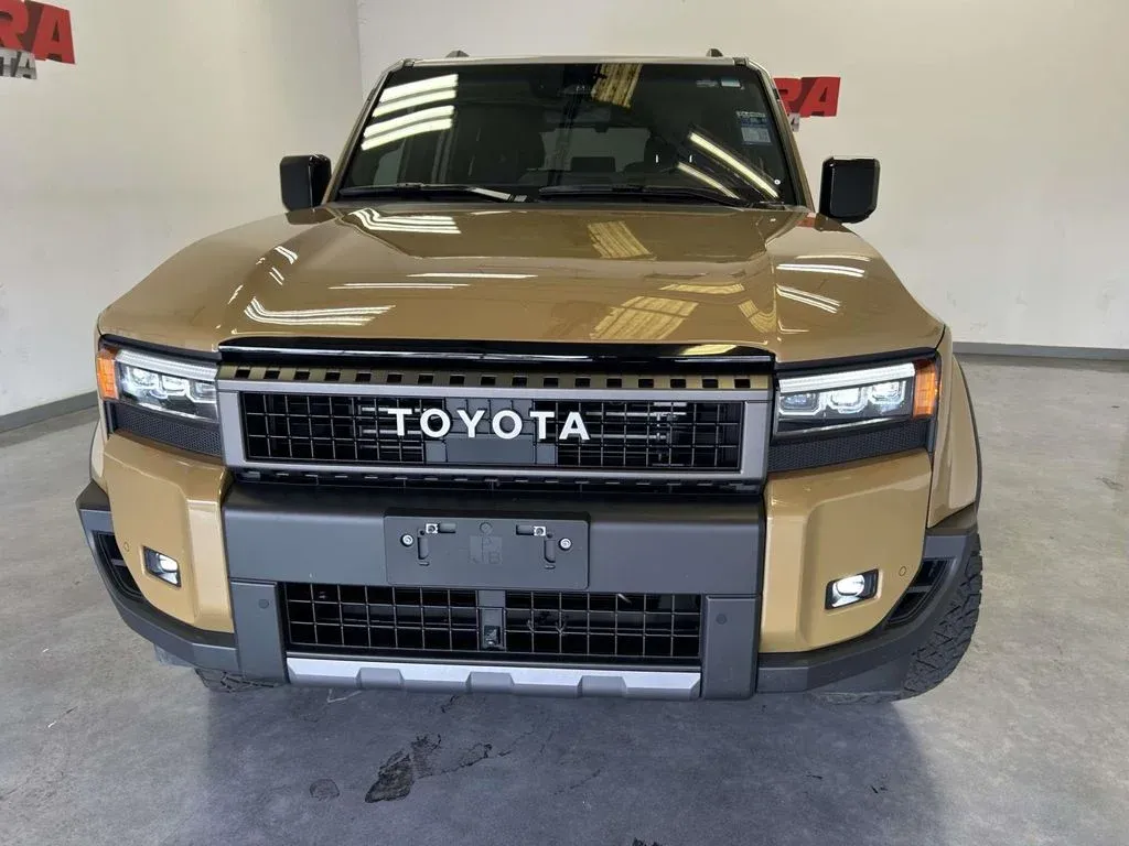 2024 Toyota Land Cruiser Base thumbnail 8