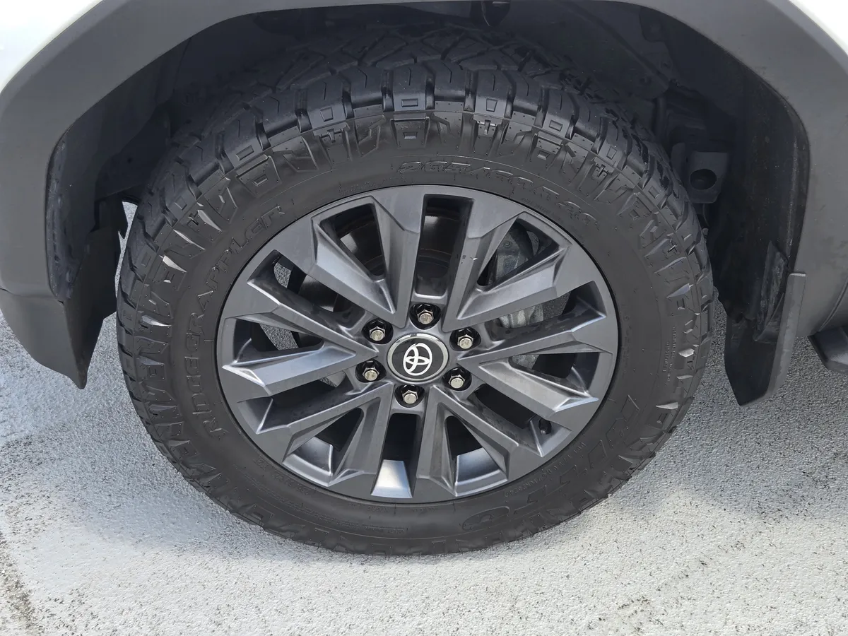 2024 Toyota Land Cruiser Base thumbnail 10