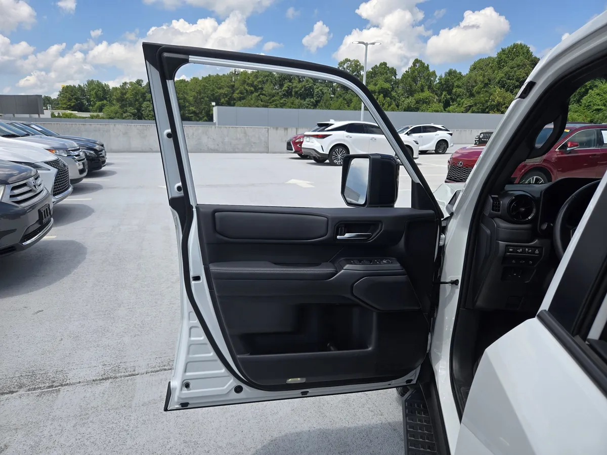 2024 Toyota Land Cruiser Base thumbnail 12