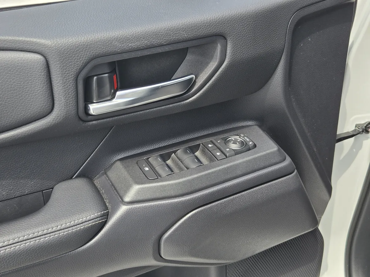 2024 Toyota Land Cruiser Base thumbnail 13