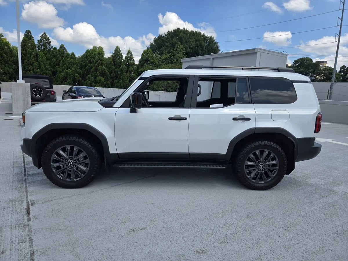 2024 Toyota Land Cruiser Base thumbnail 2