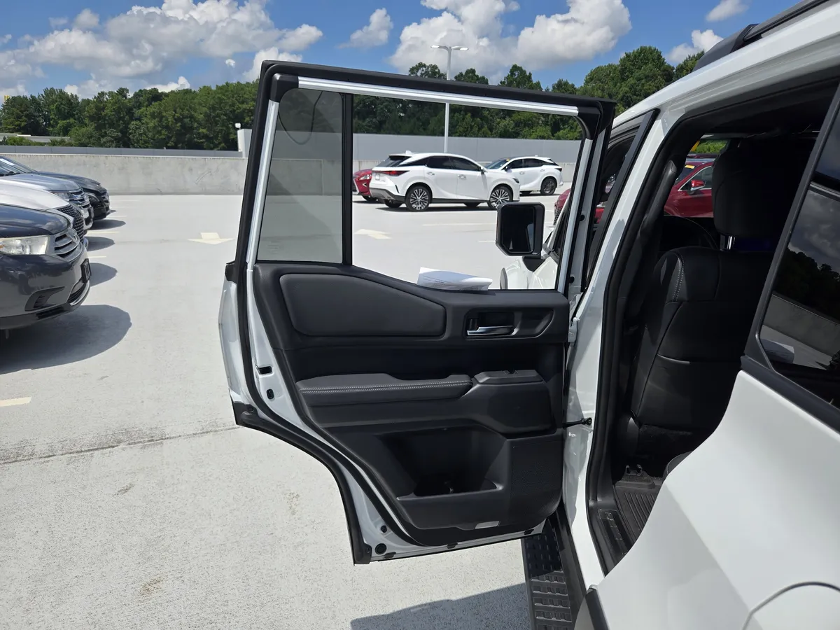 2024 Toyota Land Cruiser Base thumbnail 25