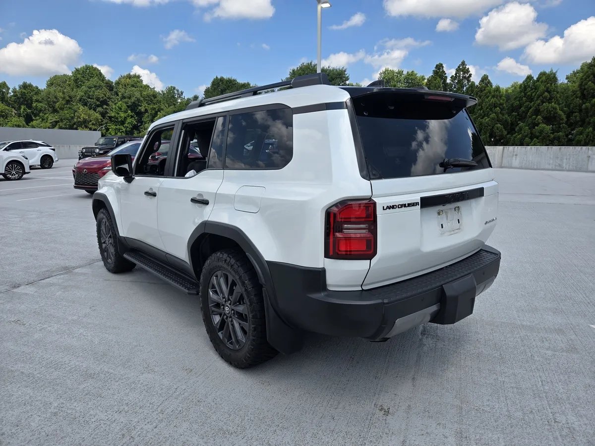 2024 Toyota Land Cruiser Base thumbnail 4