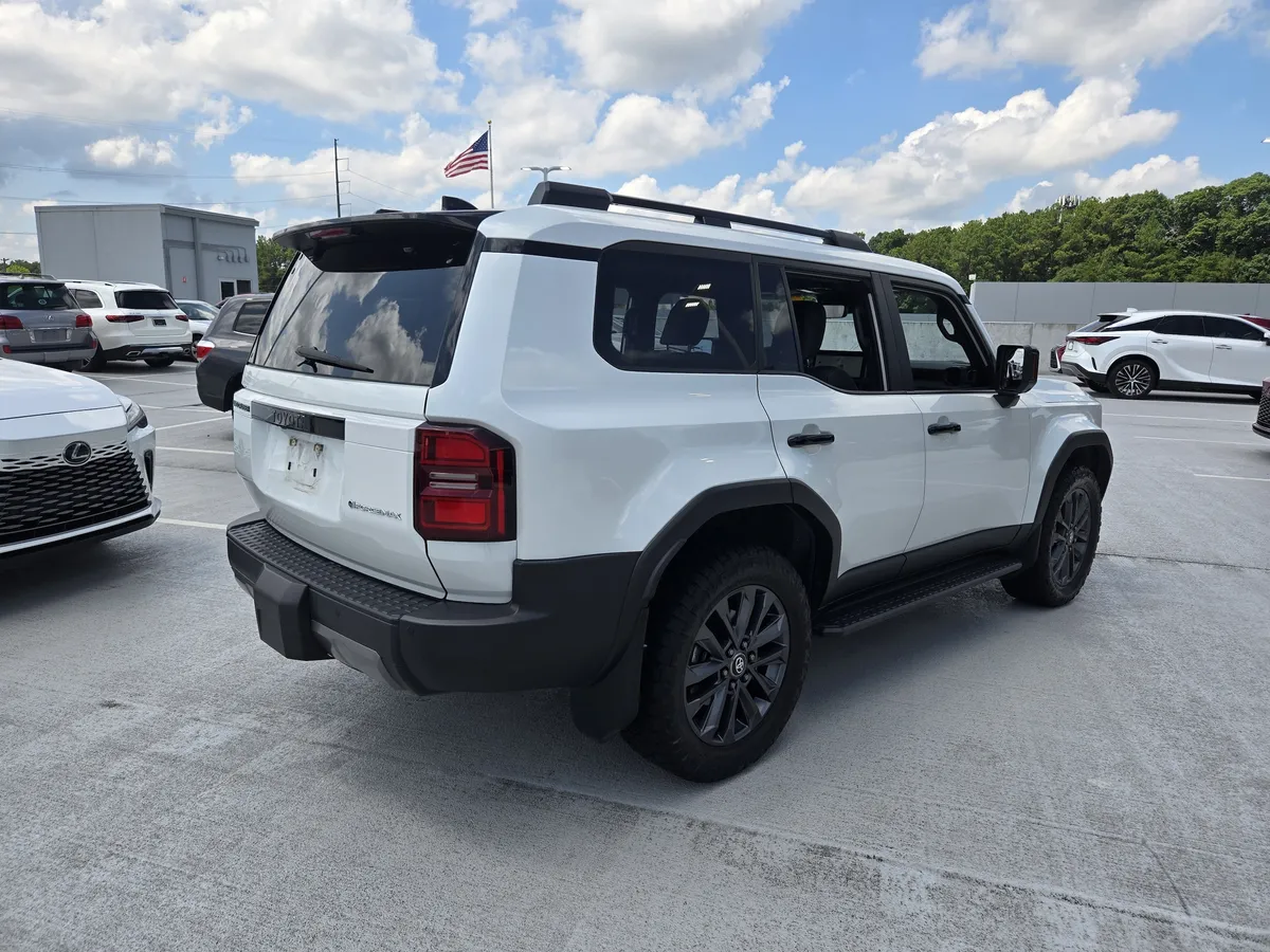 2024 Toyota Land Cruiser Base thumbnail 5