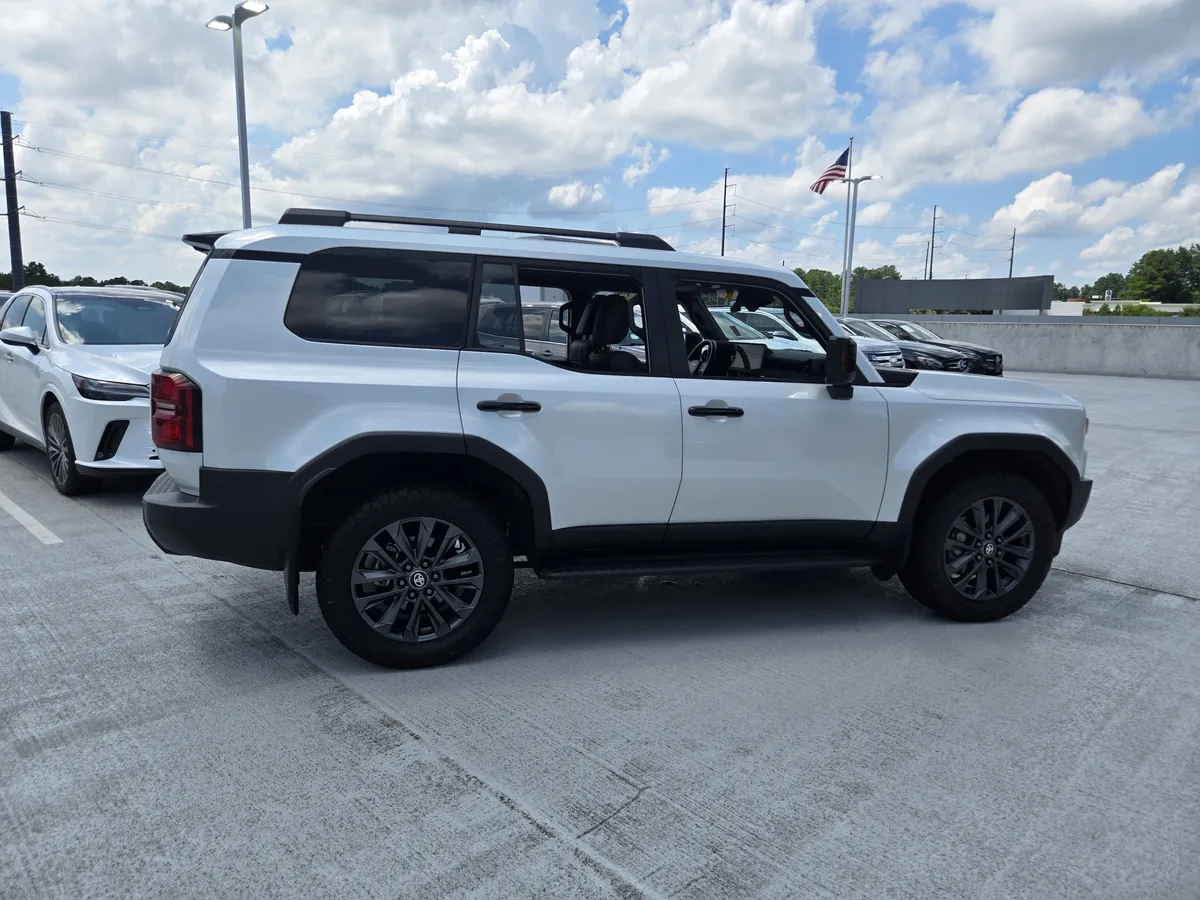 2024 Toyota Land Cruiser Base thumbnail 6