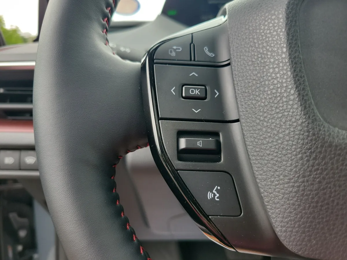 2024 Toyota Prius Prime XSE Premium thumbnail 18