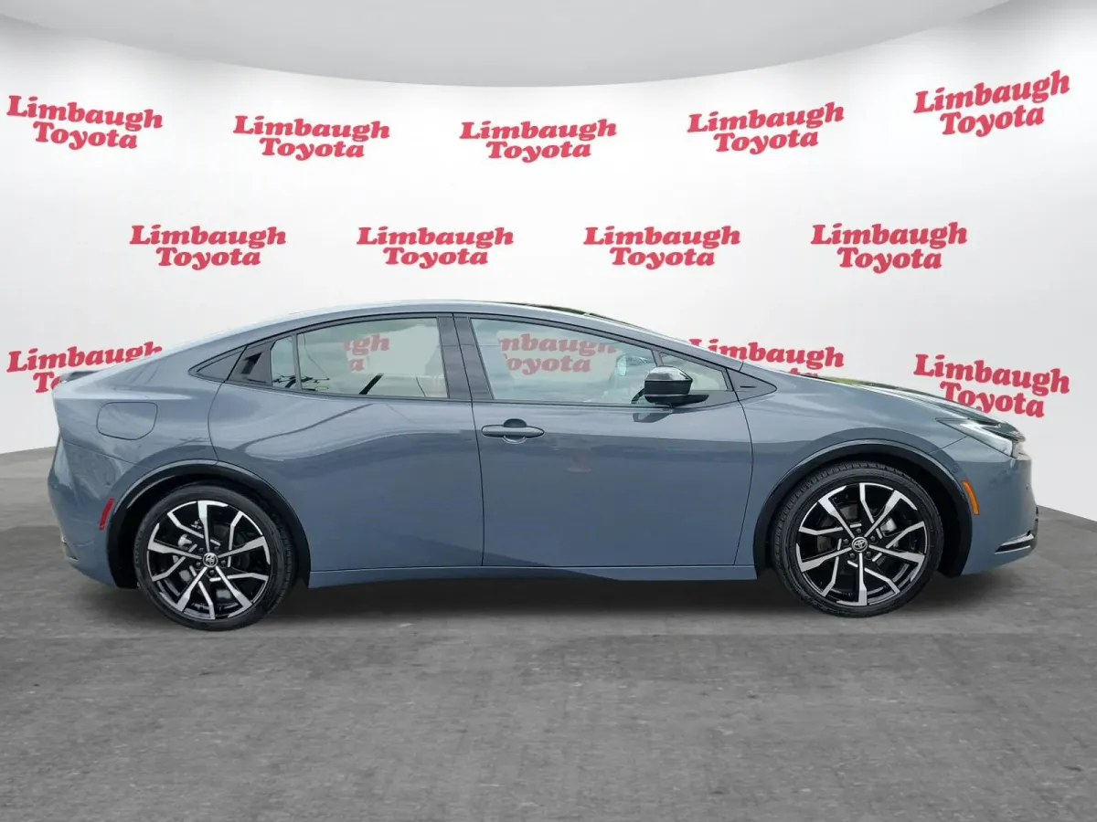2024 Toyota Prius Prime XSE Premium thumbnail 2