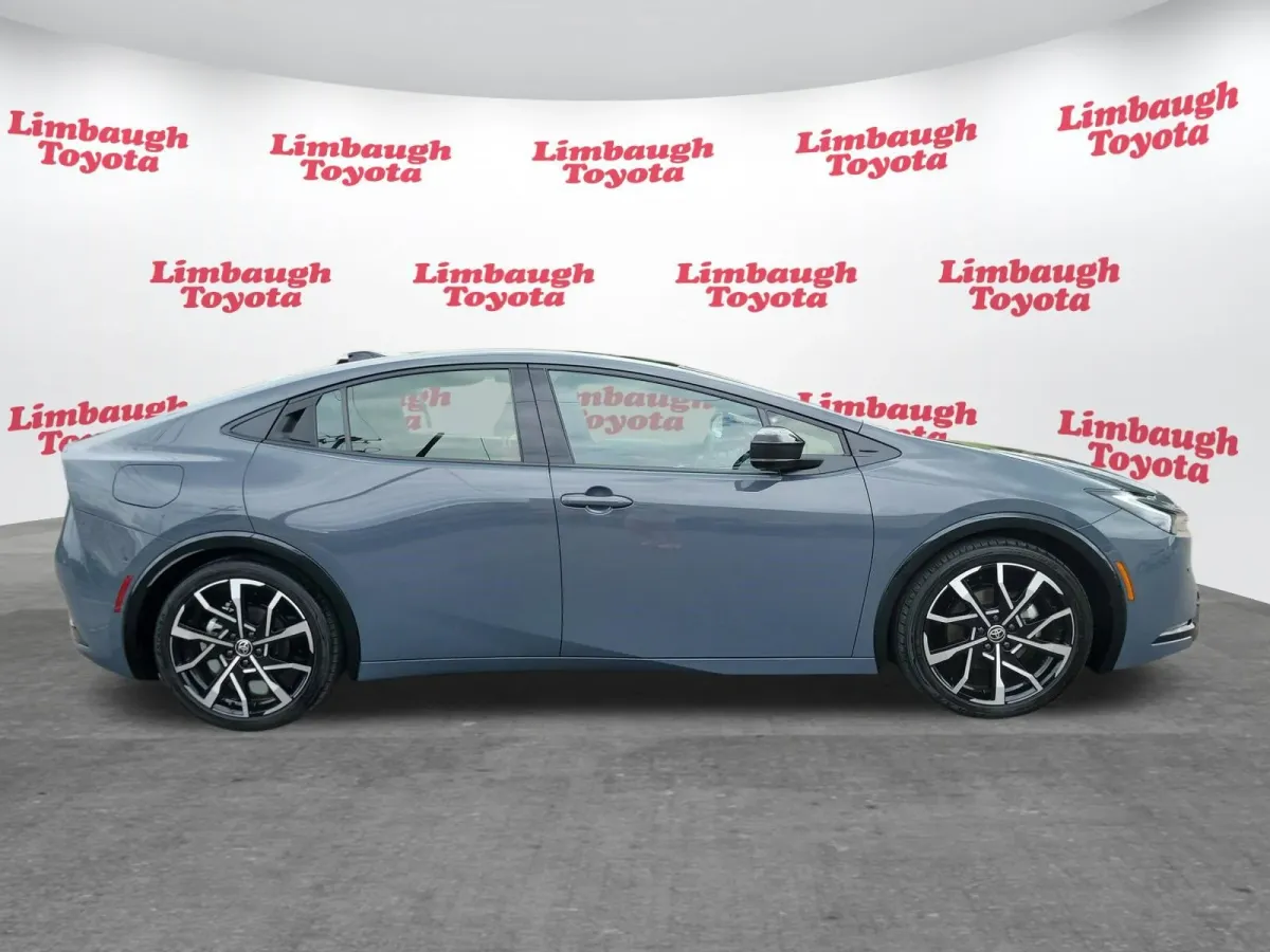 2024 Toyota Prius Prime XSE Premium thumbnail 24