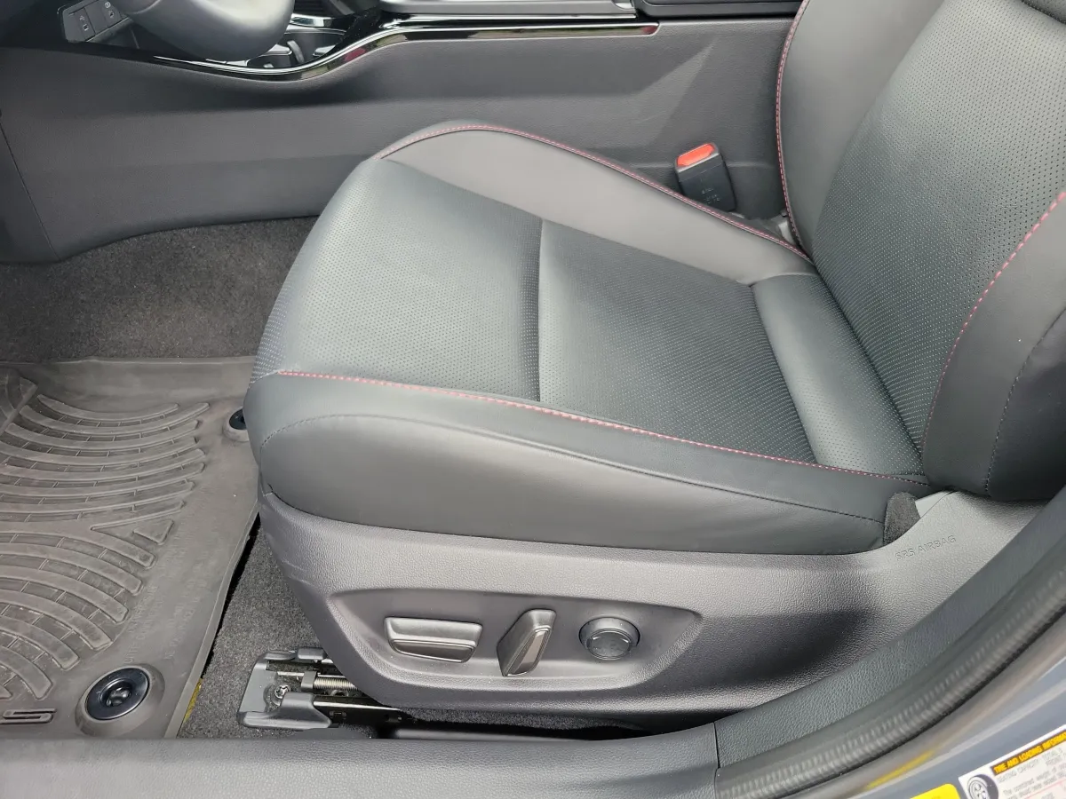 2024 Toyota Prius Prime XSE Premium thumbnail 6