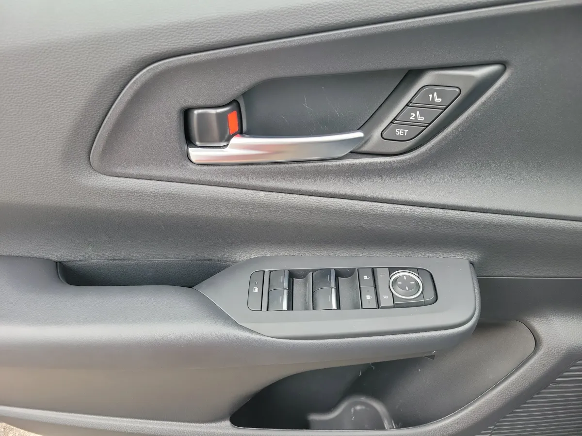 2024 Toyota Prius Prime XSE Premium thumbnail 8