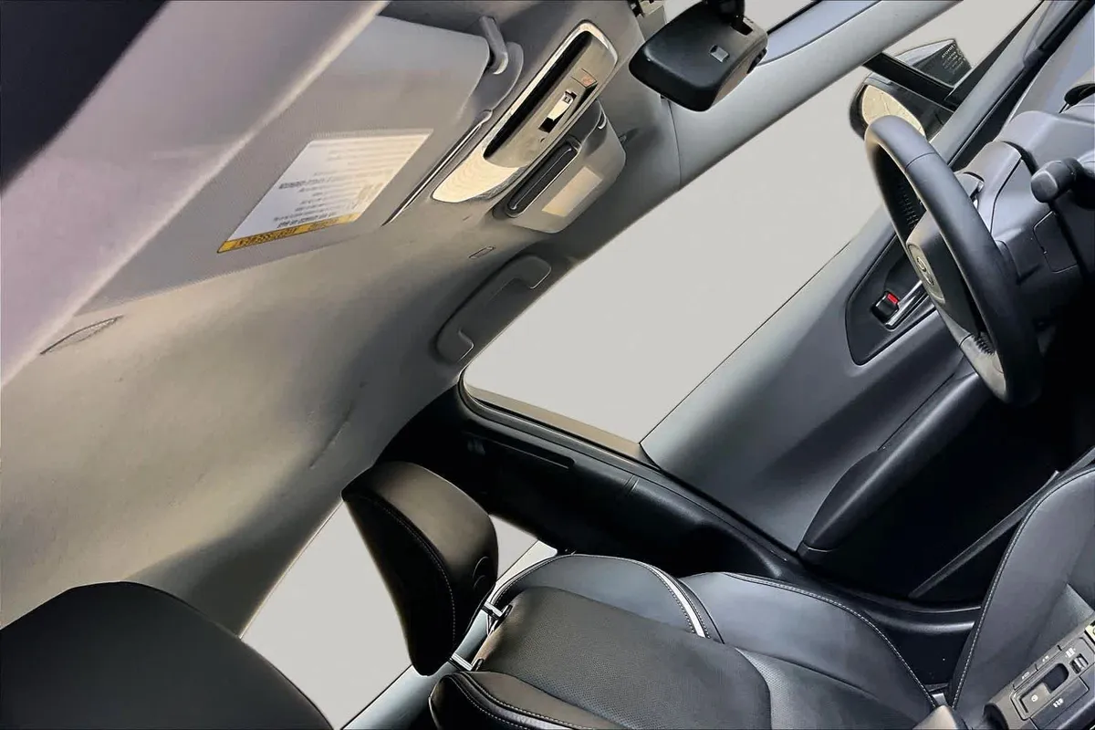 2024 Toyota Prius XLE thumbnail 14
