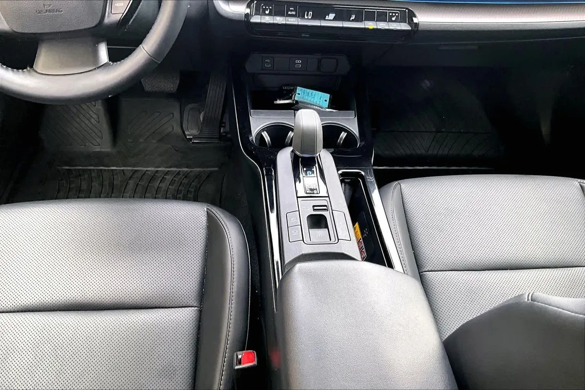 2024 Toyota Prius XLE thumbnail 17