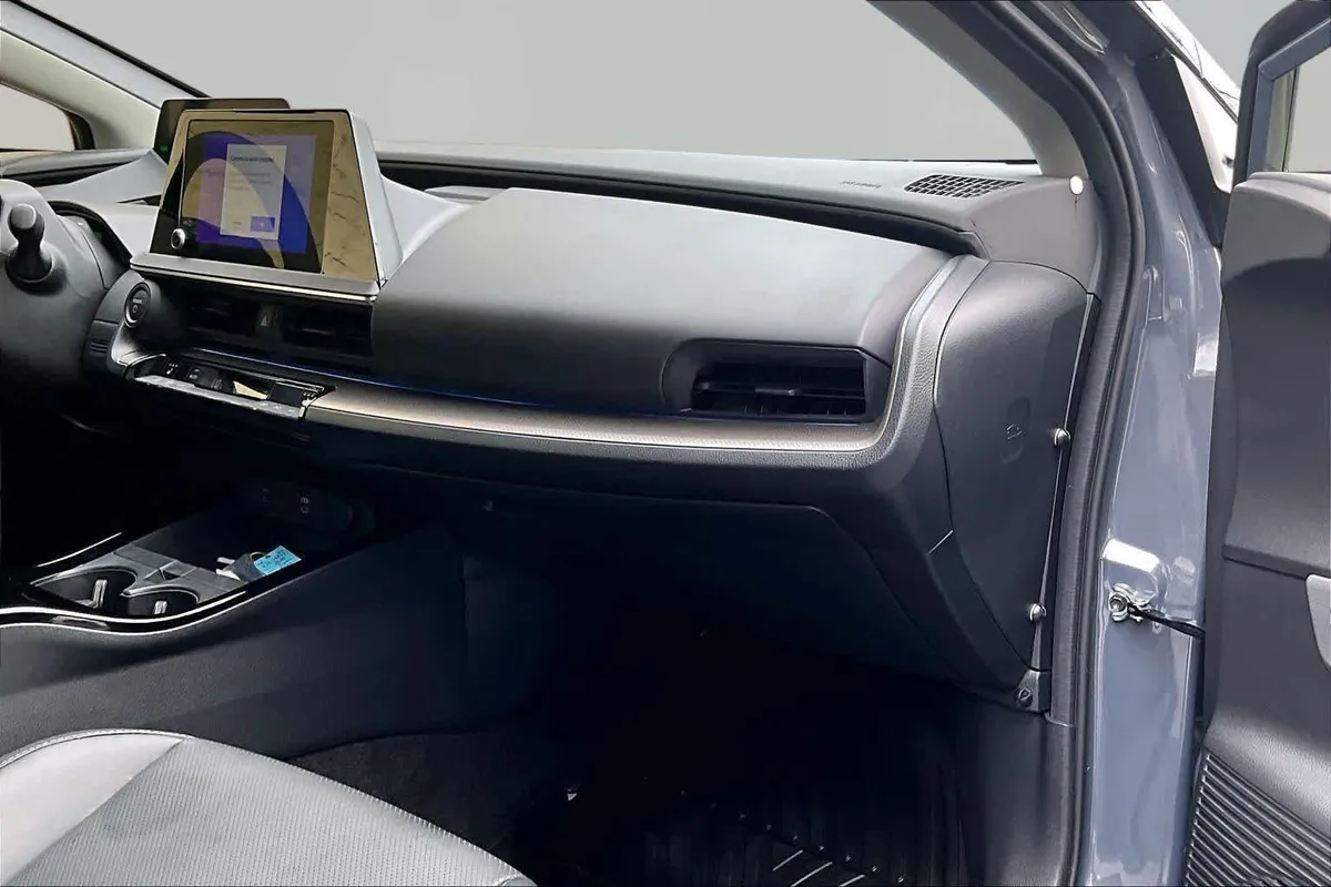 2024 Toyota Prius XLE thumbnail 19