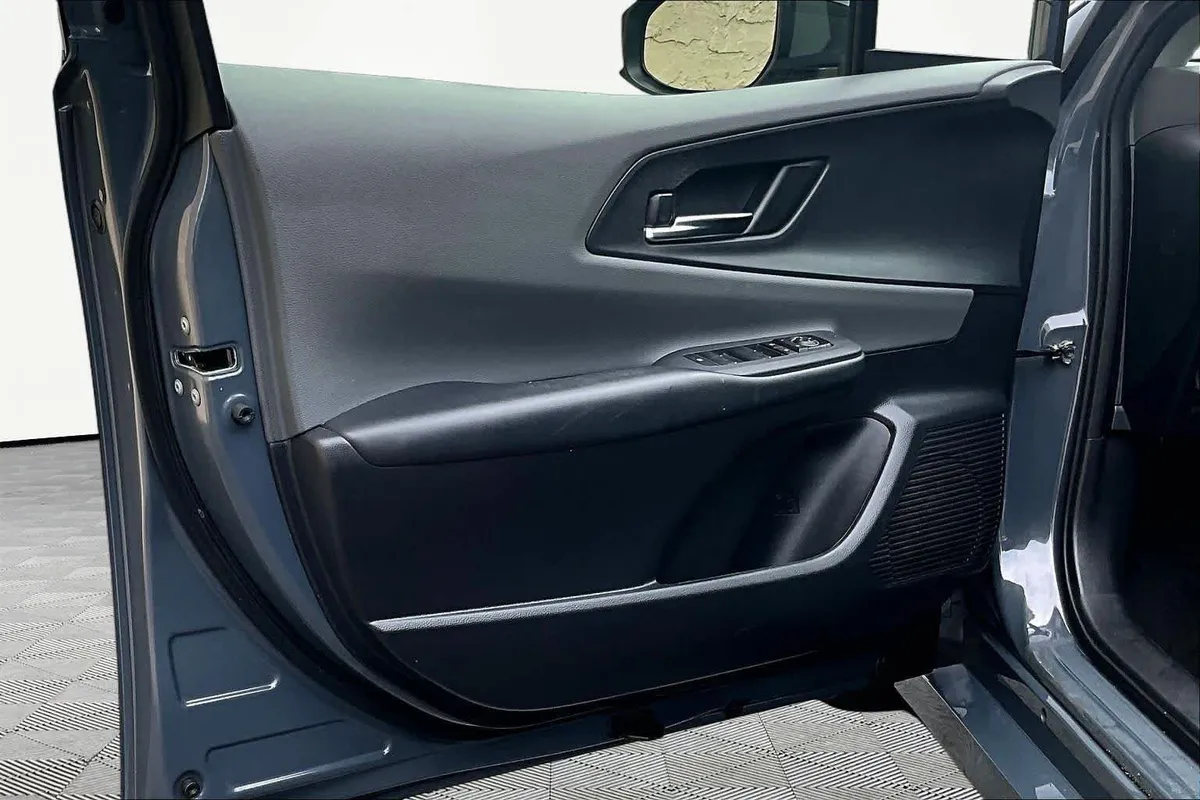 2024 Toyota Prius XLE thumbnail 22