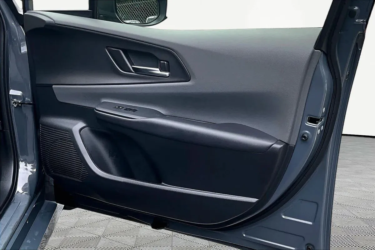 2024 Toyota Prius XLE thumbnail 23
