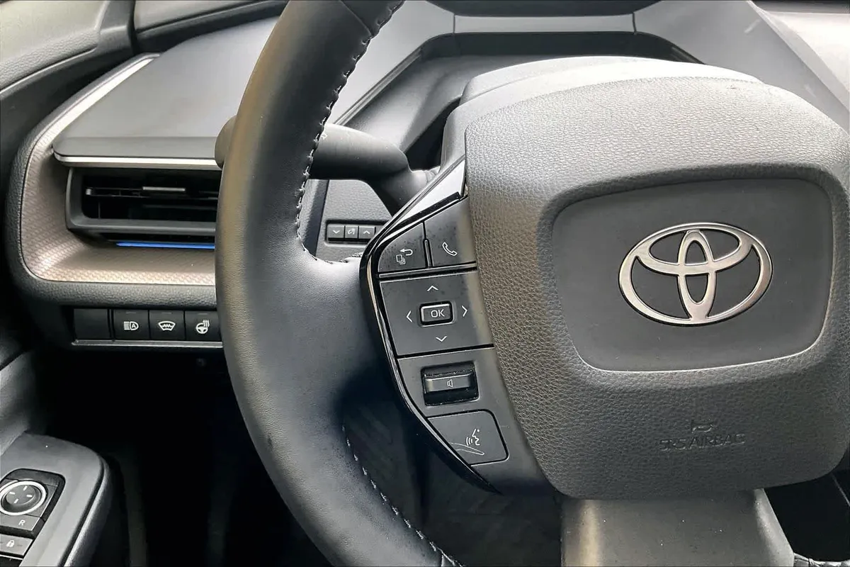 2024 Toyota Prius XLE thumbnail 24