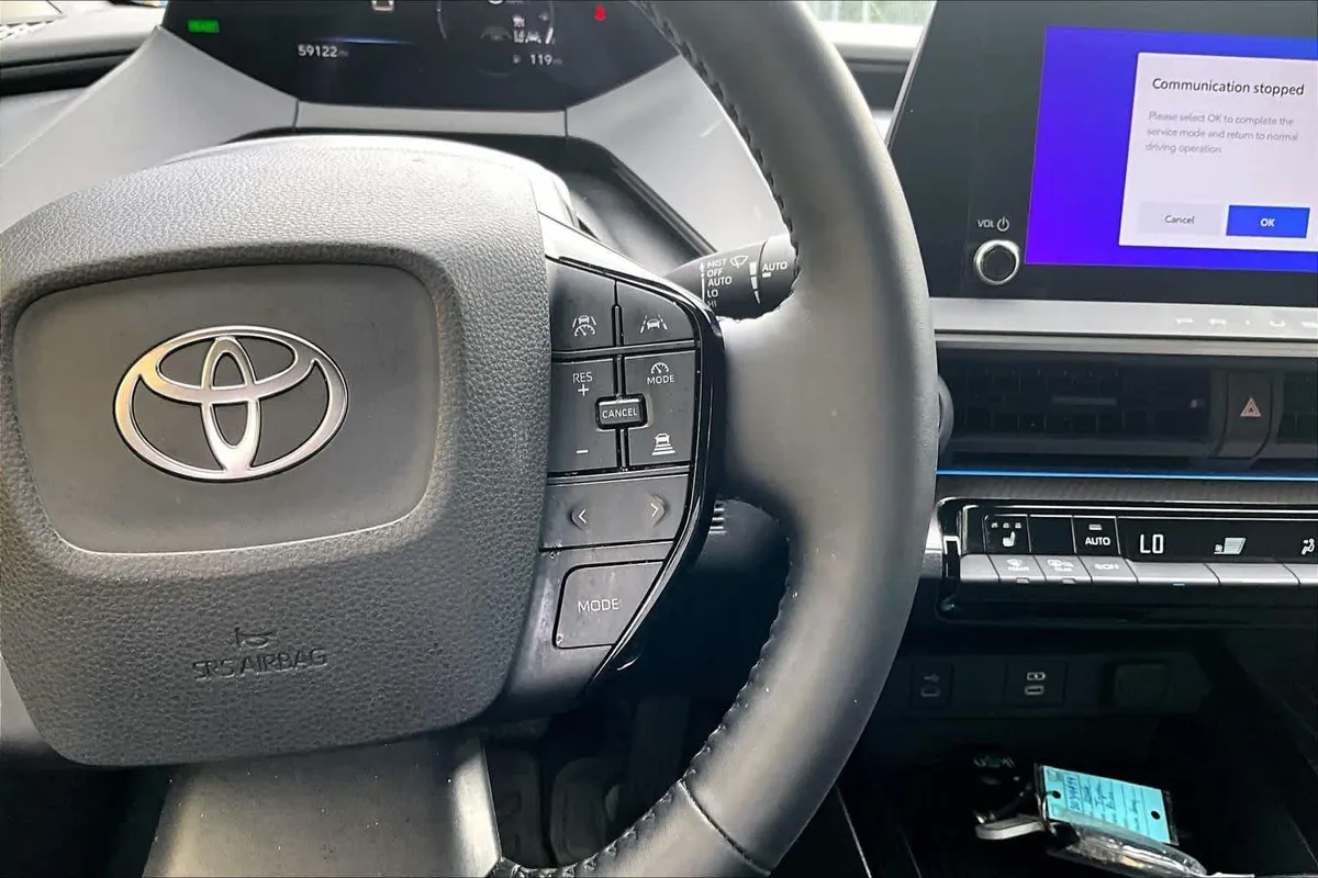 2024 Toyota Prius XLE thumbnail 25
