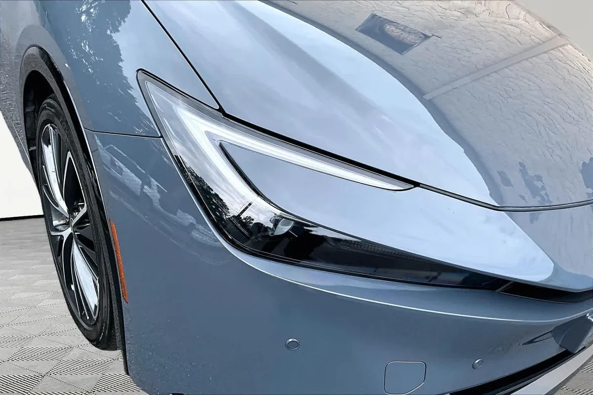 2024 Toyota Prius XLE thumbnail 28