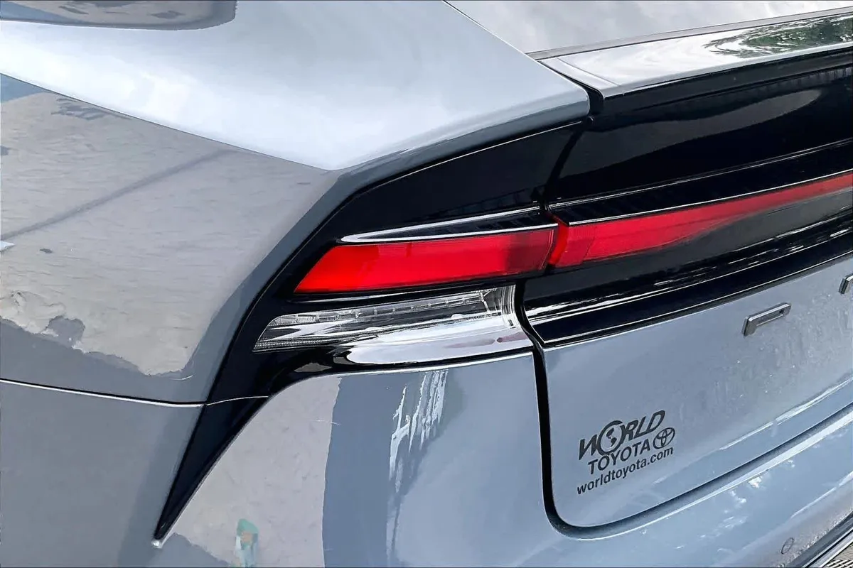 2024 Toyota Prius XLE thumbnail 29