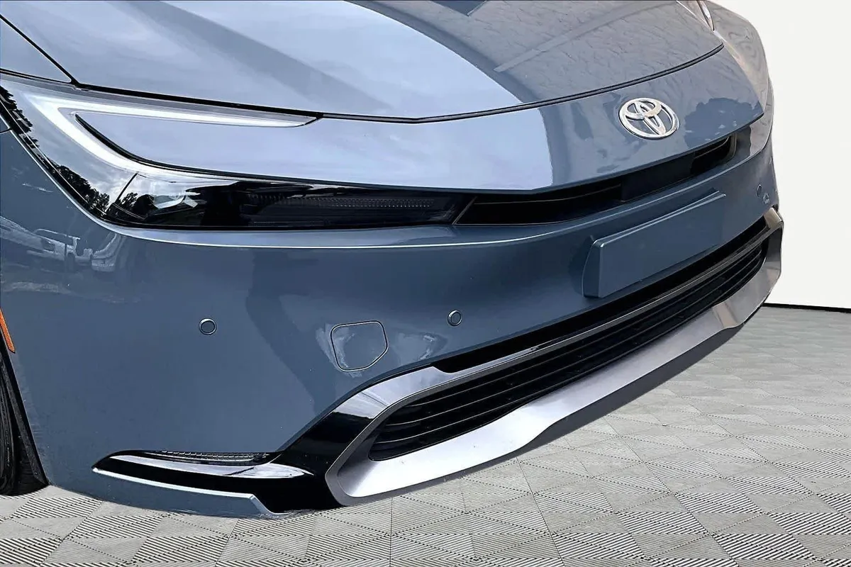 2024 Toyota Prius XLE thumbnail 30