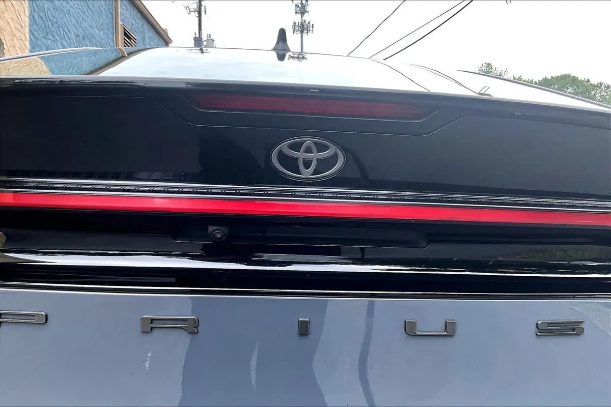 2024 Toyota Prius XLE thumbnail 31