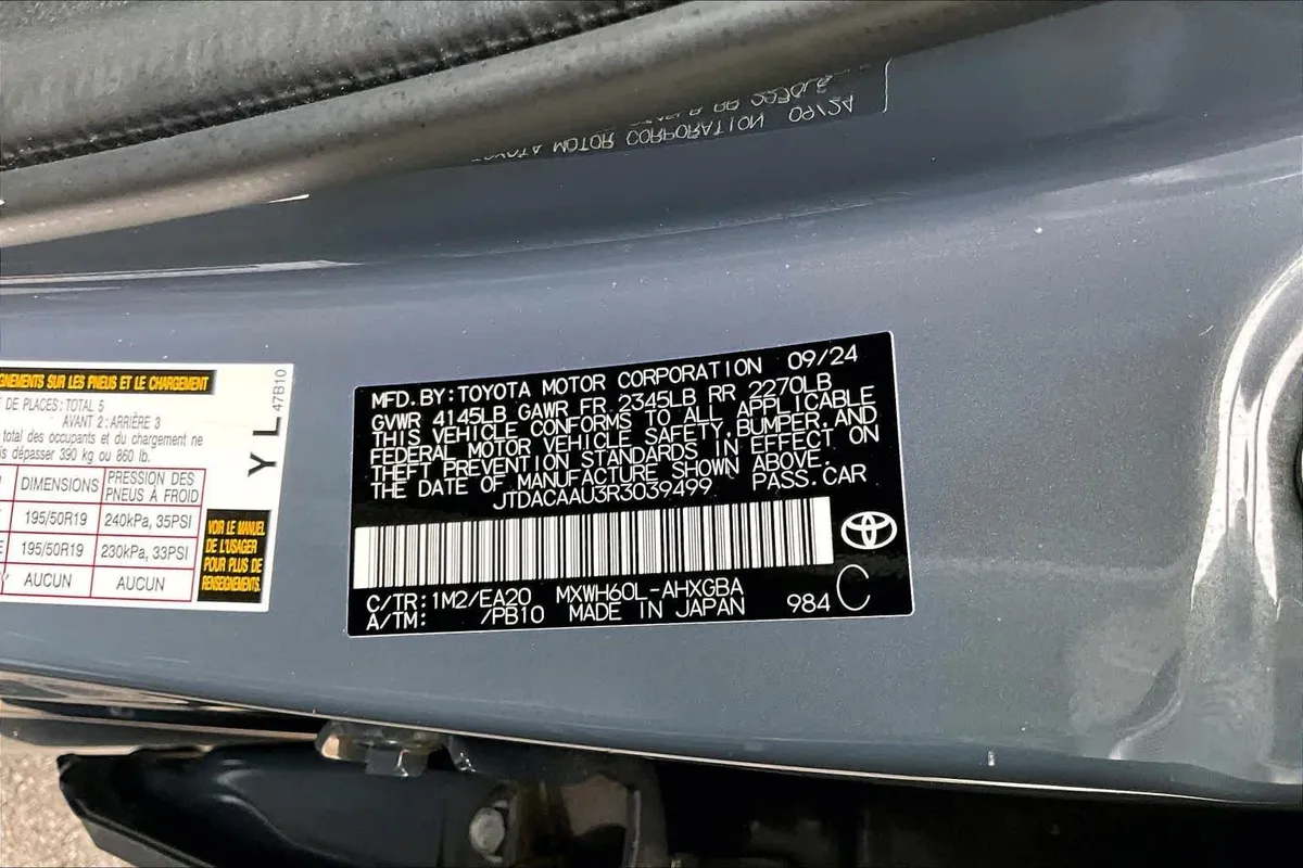 2024 Toyota Prius XLE thumbnail 34