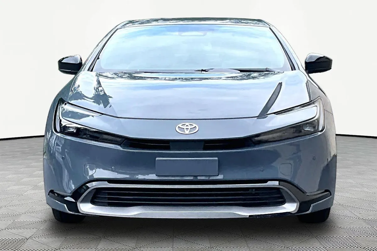 2024 Toyota Prius XLE thumbnail 4