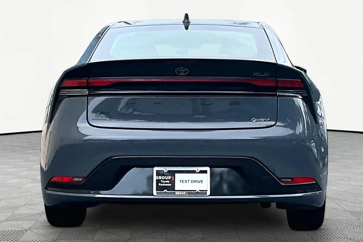 2024 Toyota Prius XLE thumbnail 5