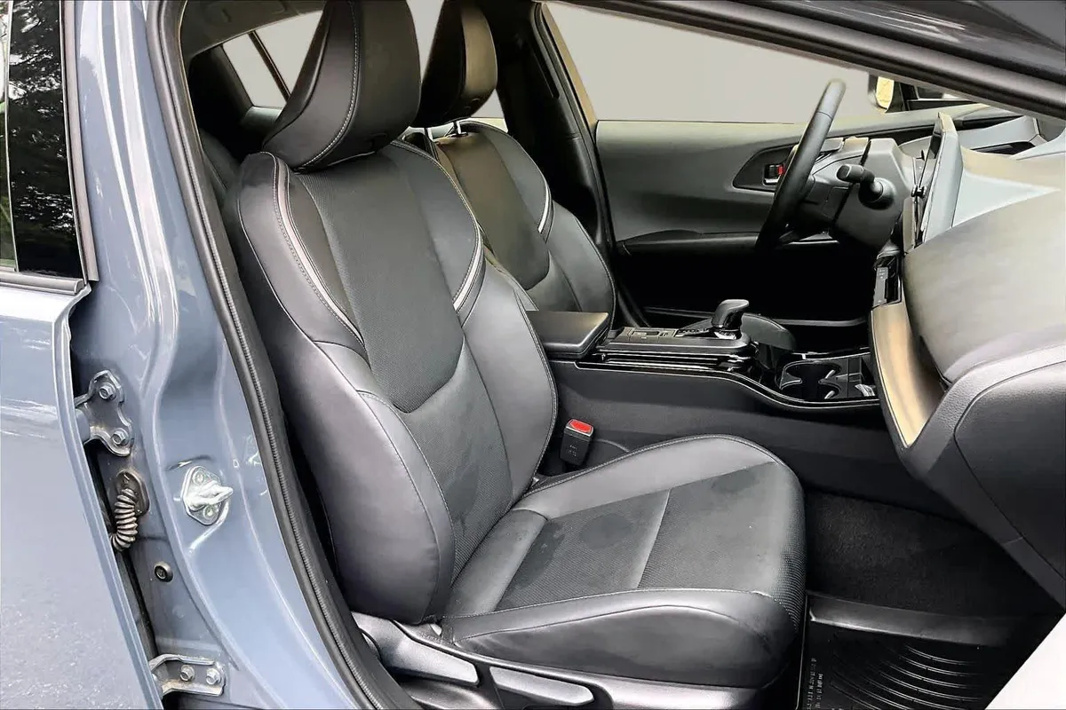 2024 Toyota Prius XLE thumbnail 9