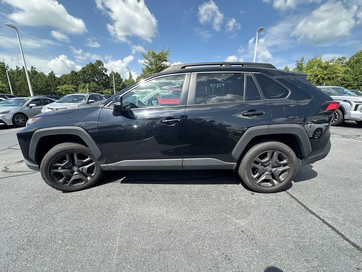 2024 Toyota RAV4 Adventure thumbnail 9