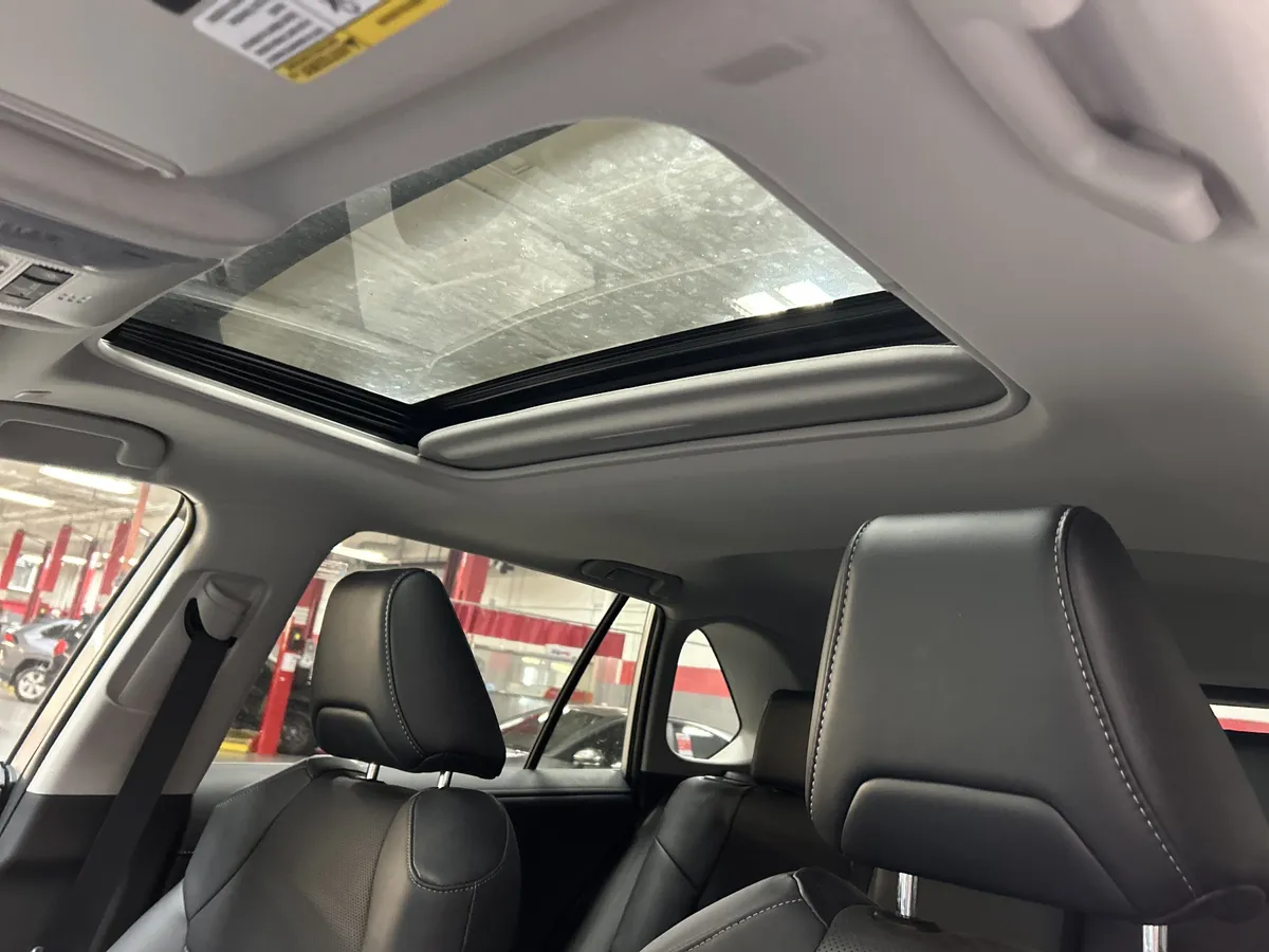 2024 Toyota RAV4 Hybrid Hybrid Limited thumbnail 10