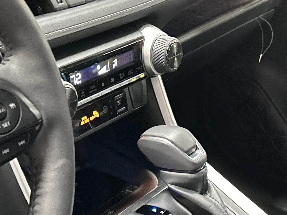 2024 Toyota RAV4 Hybrid Hybrid Limited thumbnail 9