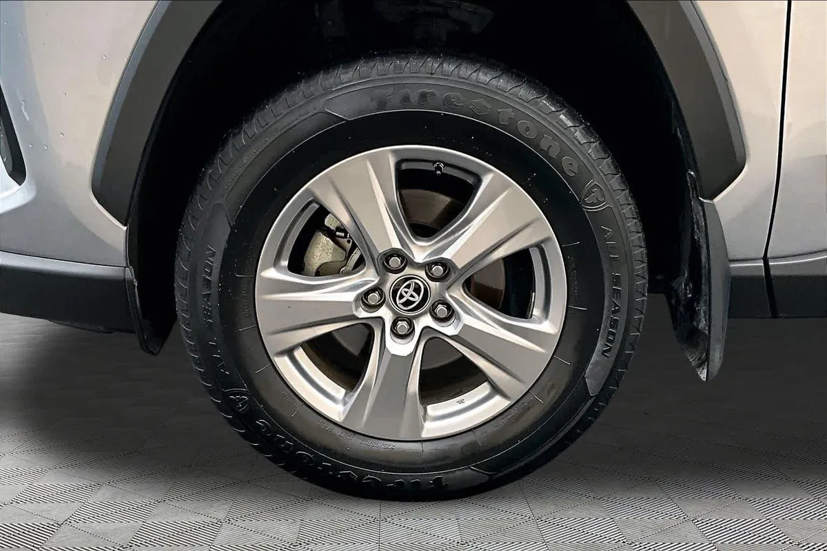 2024 Toyota RAV4 Hybrid LE thumbnail 11