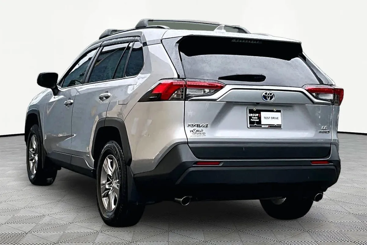 2024 Toyota RAV4 Hybrid LE thumbnail 12