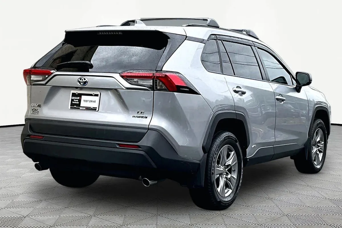 2024 Toyota RAV4 Hybrid LE thumbnail 13