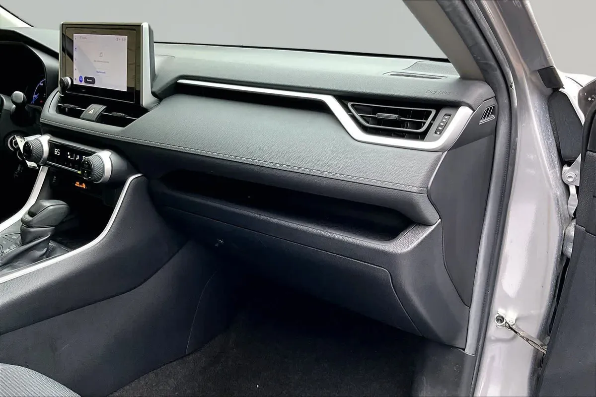 2024 Toyota RAV4 Hybrid LE thumbnail 19