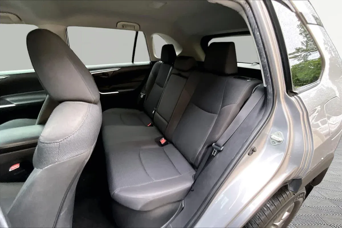 2024 Toyota RAV4 Hybrid LE thumbnail 21