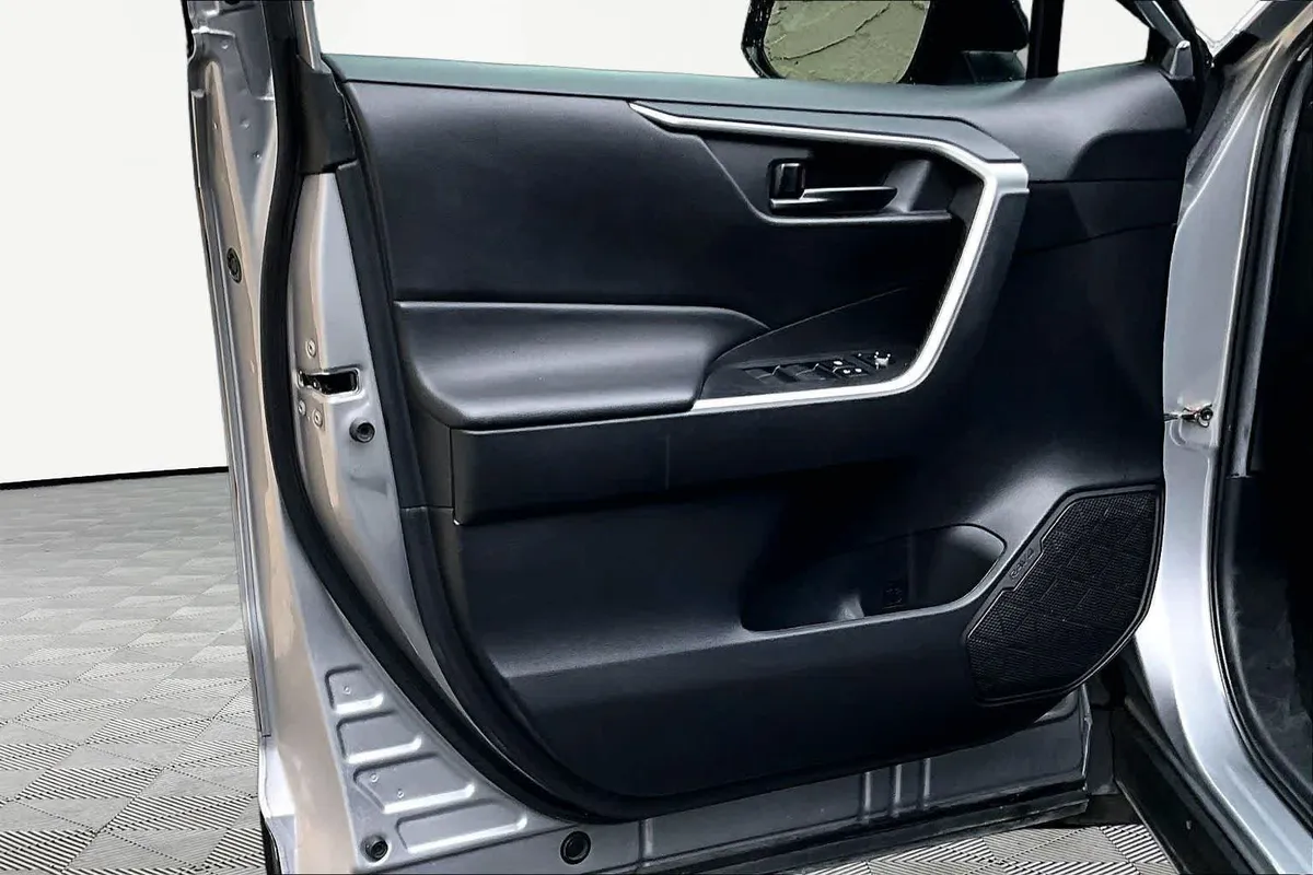 2024 Toyota RAV4 Hybrid LE thumbnail 22