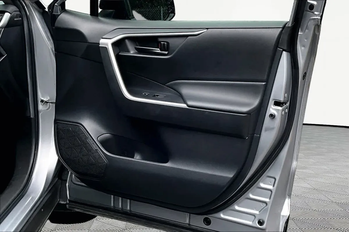 2024 Toyota RAV4 Hybrid LE thumbnail 23