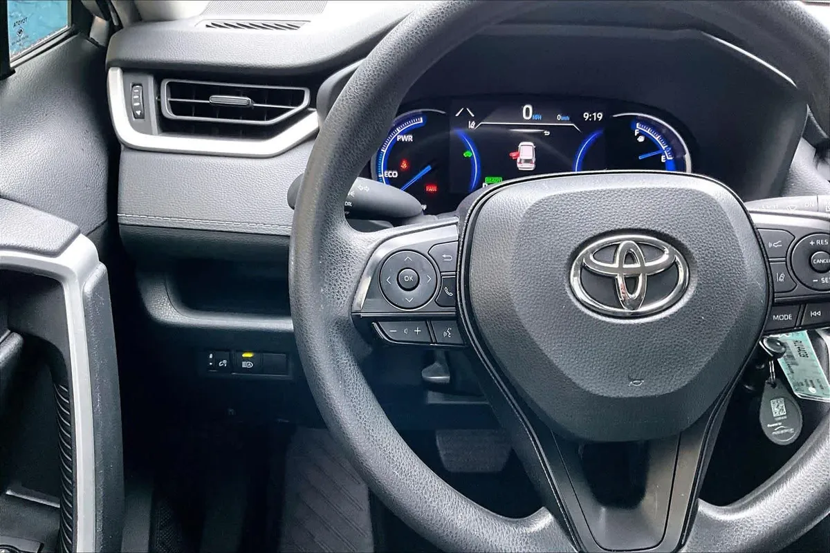 2024 Toyota RAV4 Hybrid LE thumbnail 24