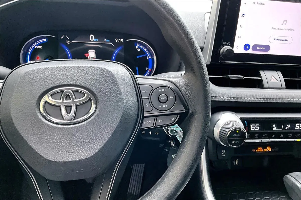 2024 Toyota RAV4 Hybrid LE thumbnail 25