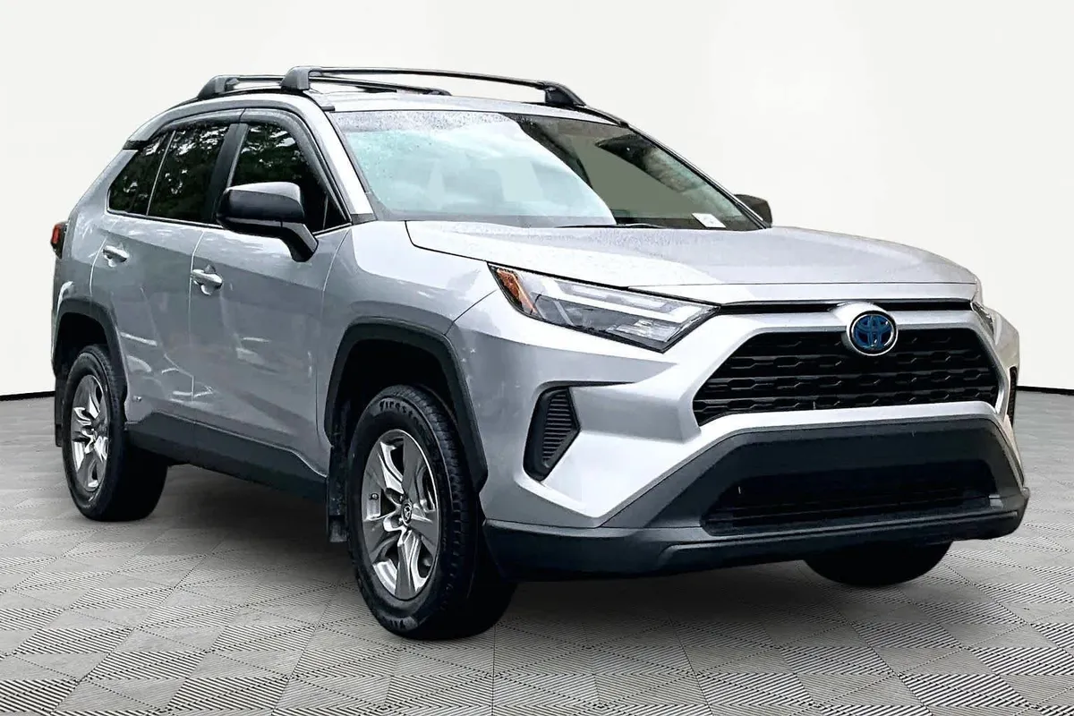 2024 Toyota RAV4 Hybrid LE thumbnail 3