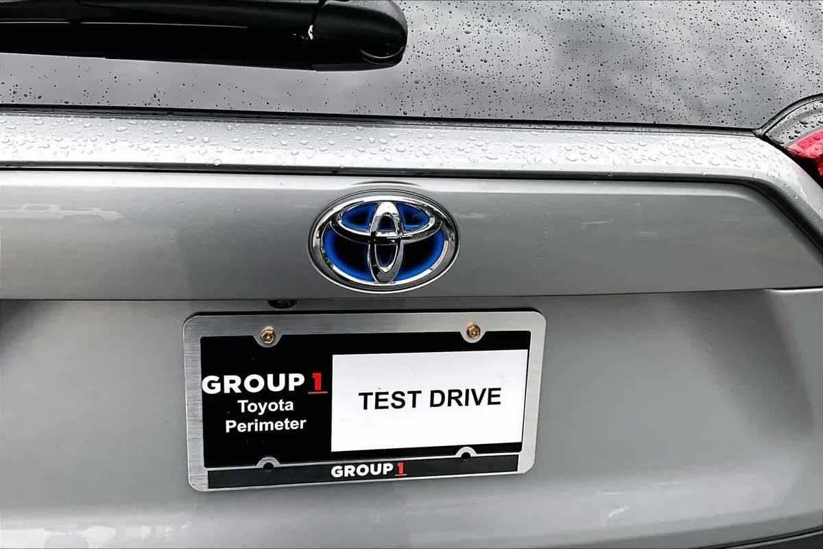 2024 Toyota RAV4 Hybrid LE thumbnail 31