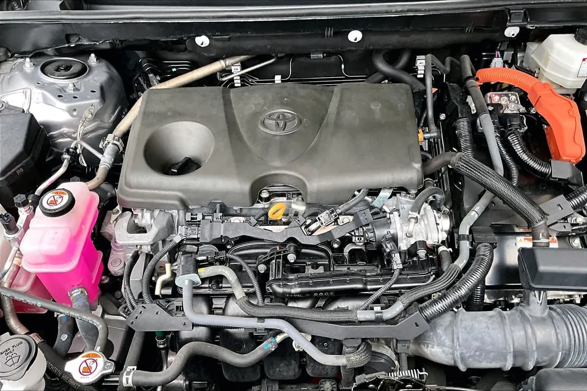 2024 Toyota RAV4 Hybrid LE thumbnail 32