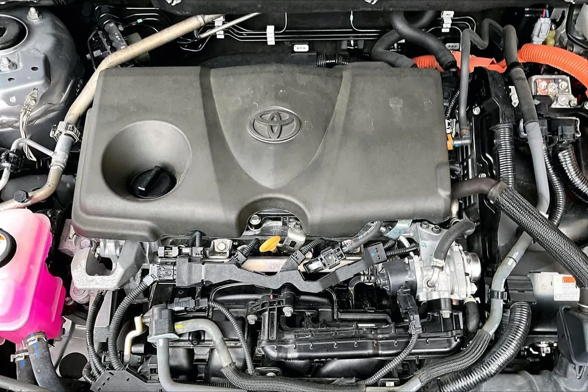 2024 Toyota RAV4 Hybrid LE thumbnail 33