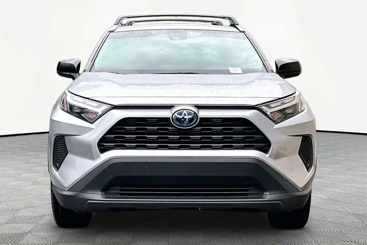 2024 Toyota RAV4 Hybrid LE thumbnail 4