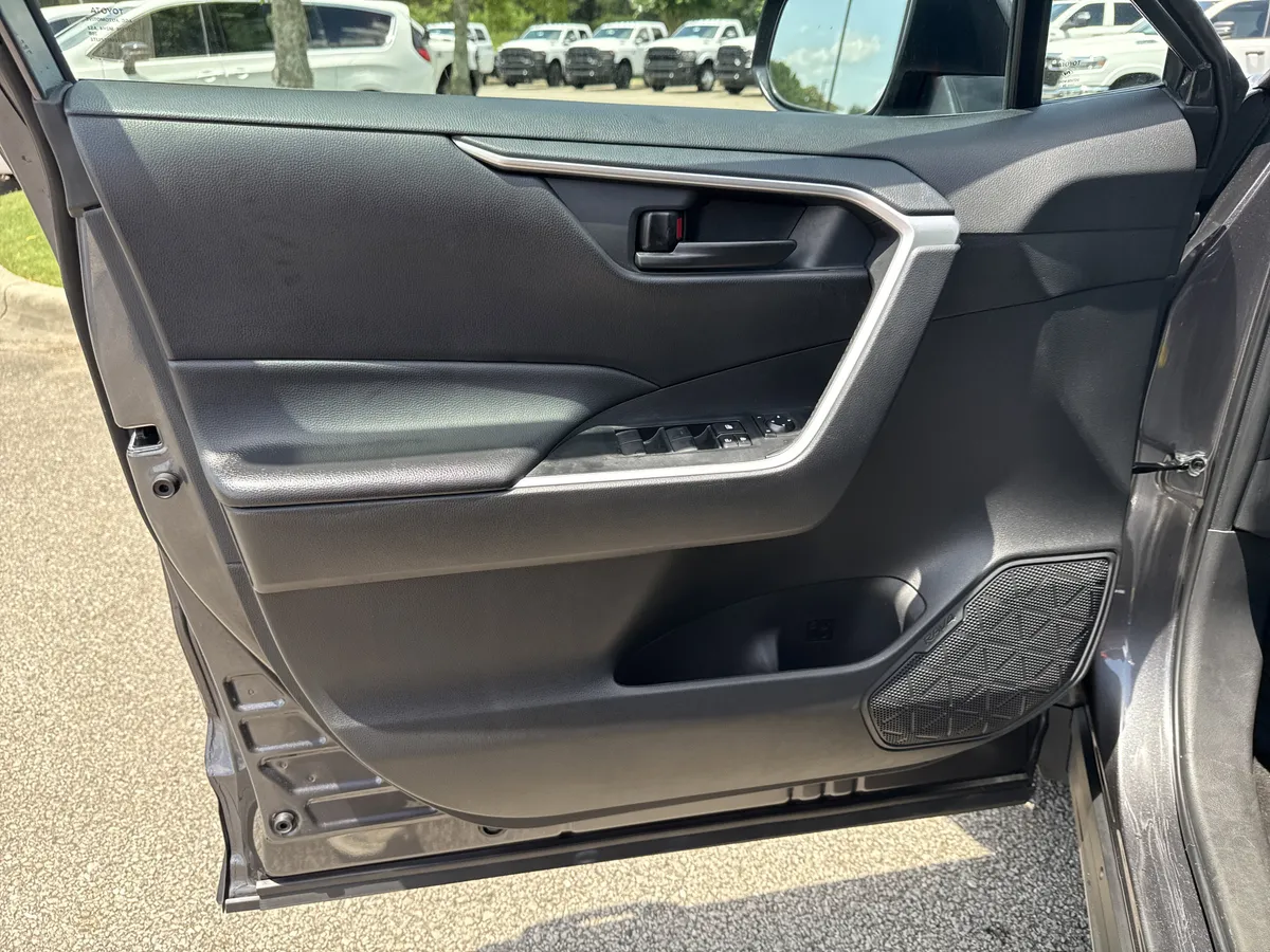 2024 Toyota RAV4 Hybrid LE thumbnail 10