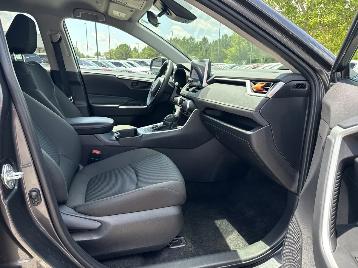 2024 Toyota RAV4 Hybrid LE thumbnail 13
